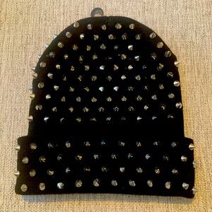 NEW STUDDED KNIT HAT Never Worn. AKIRA